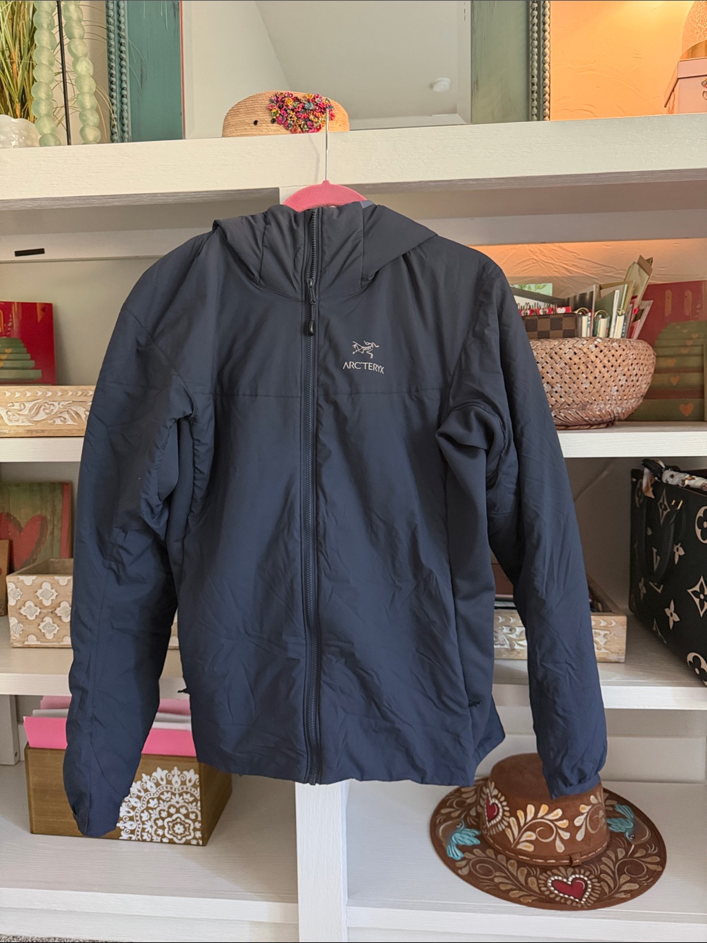 Like New Arc’teryx Women’s Navy Hooded Very Warm Shell Jacket! Size Xl.